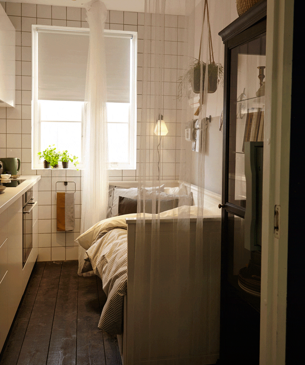 Спальное место на кухне (37 фото): как сделать дизайн с кроватью на маленькой кухне? как выделить и организовать зону для мягкой мебели?