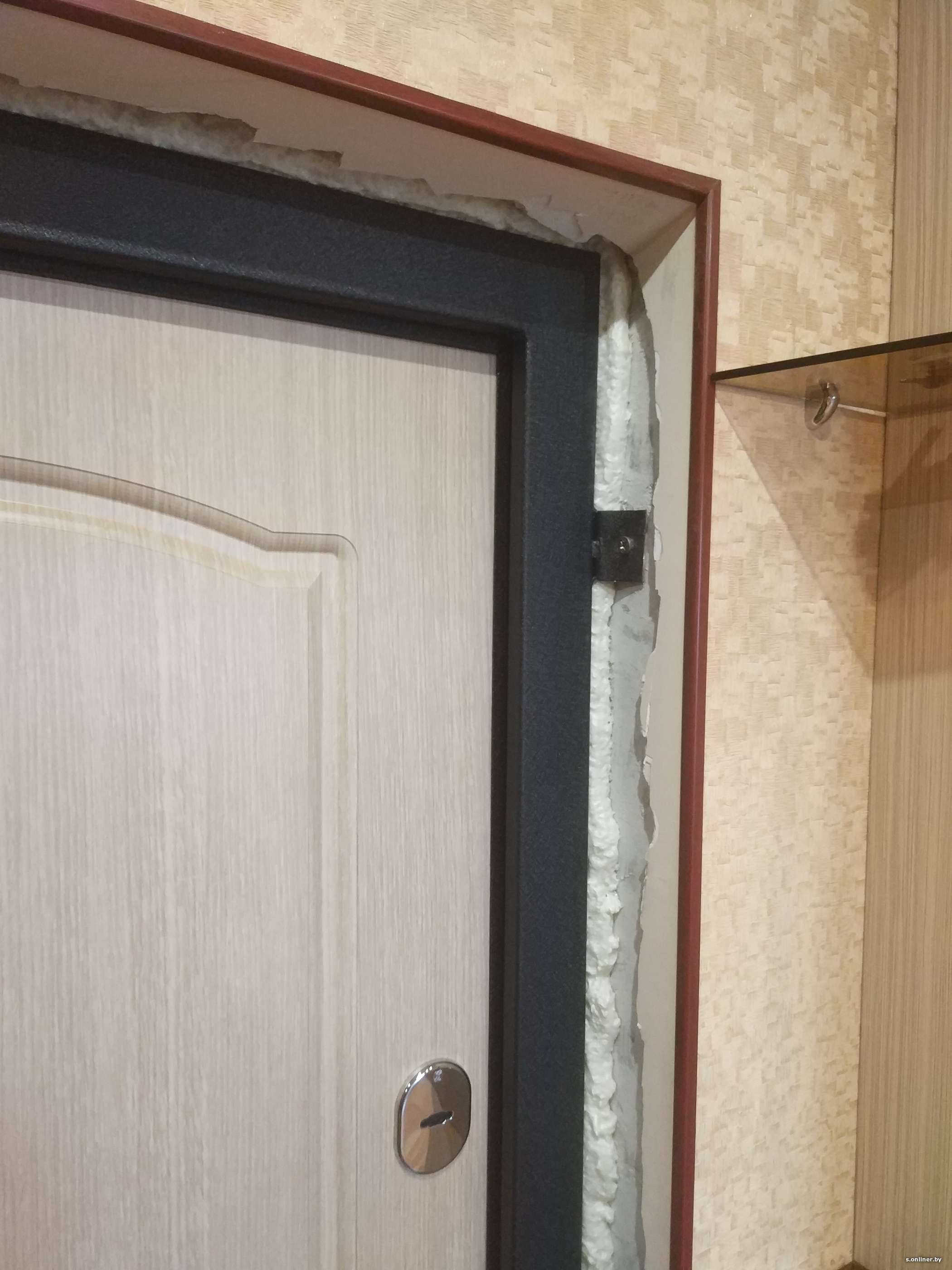 Что такое дверной косяк у входной двери фото