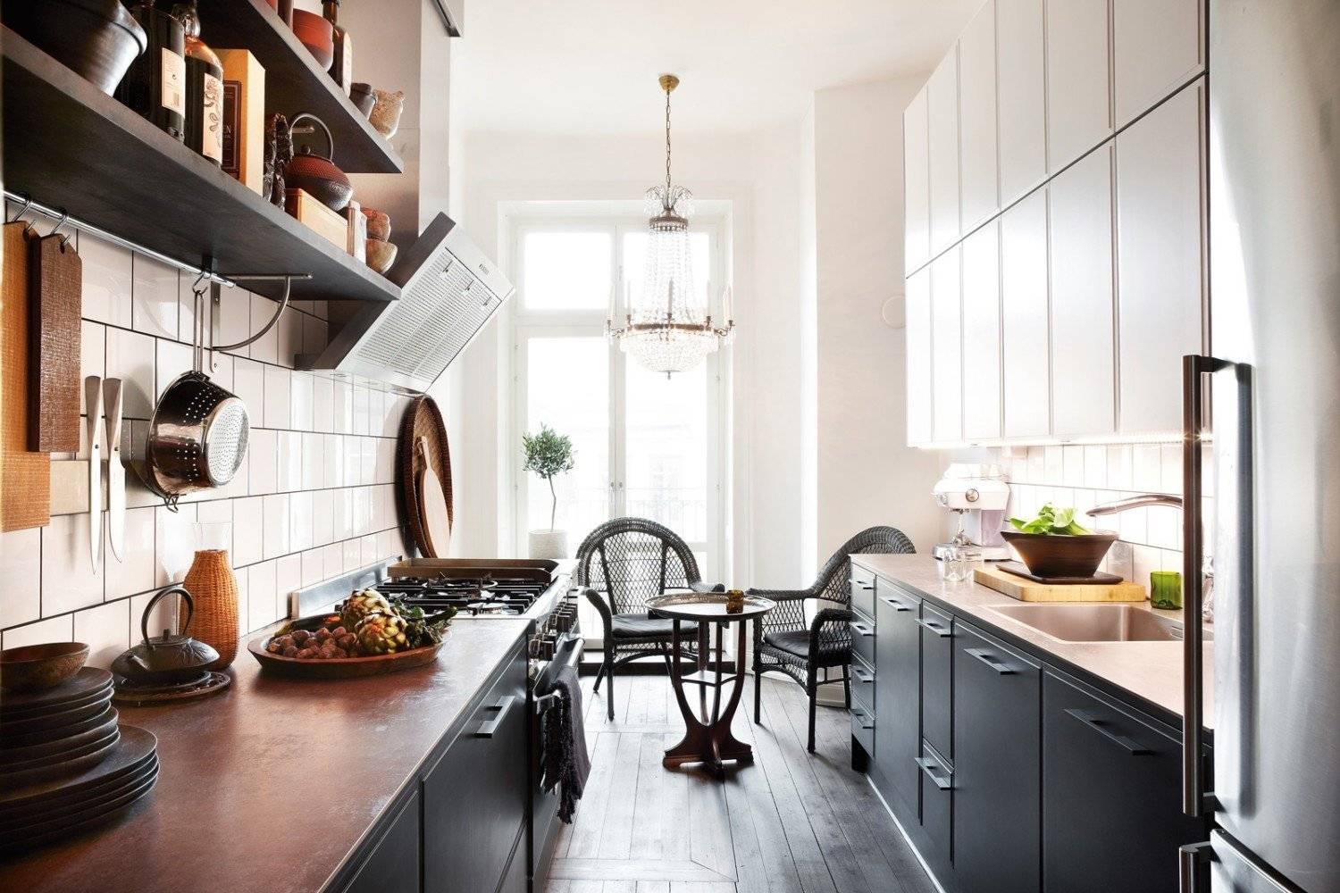 Узкая кухня — грамотная планирована, фото лучших дизайн-проектов
