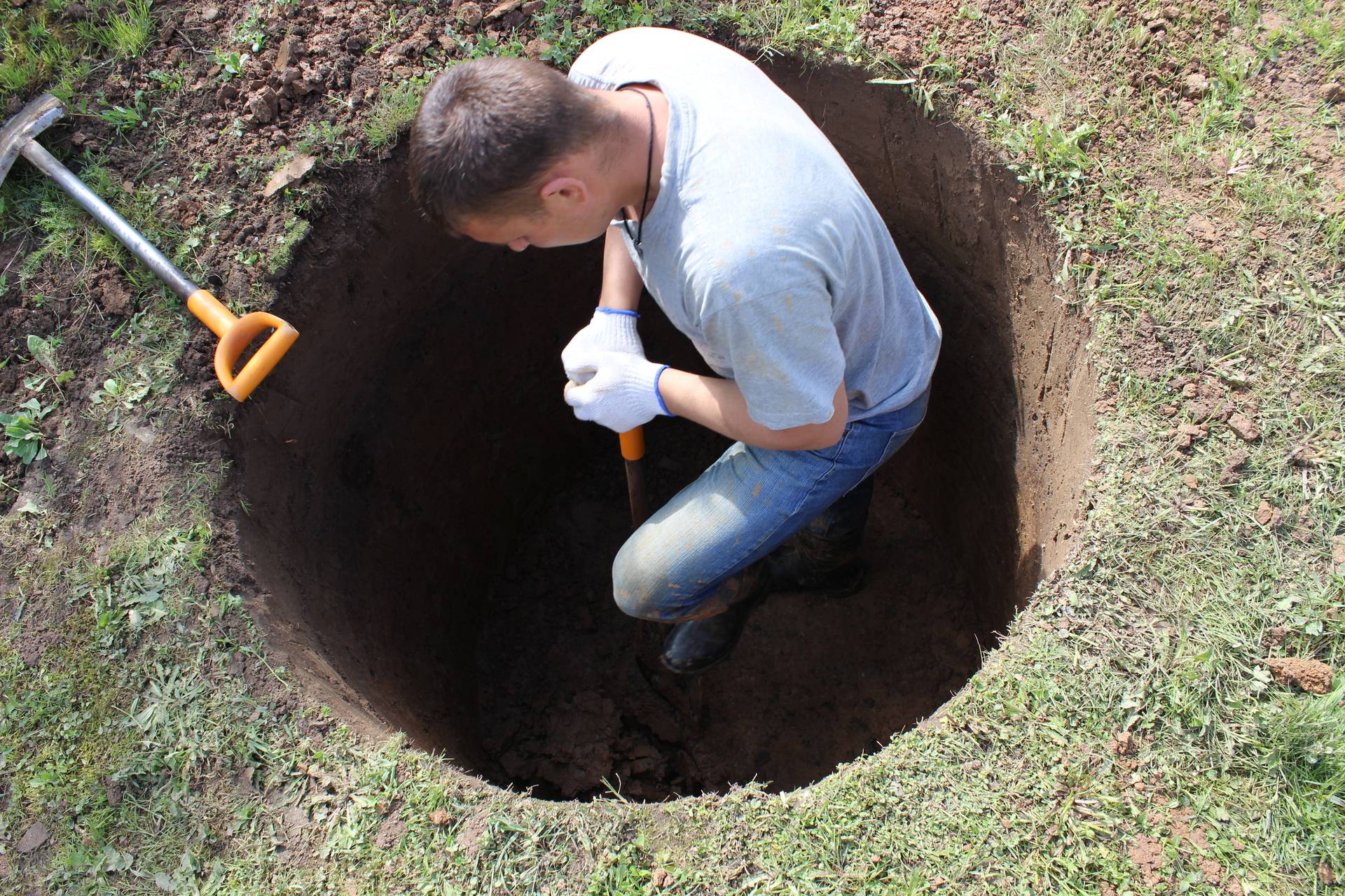Как выкопать колодец самому правильно: копать самостоятельно, видео-инструкция по монтажу своими руками, фото