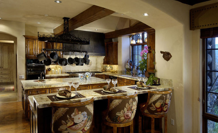Кухня в стиле шале: как воссоздать швейцарский стиль в загородном доме и городской квартире