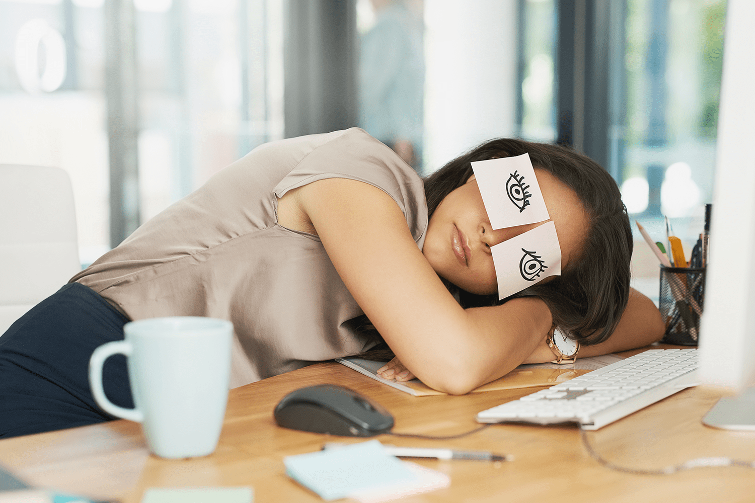 6 причин, почему хочется спать после обеда на работе — советы, как взбодриться и не уснуть