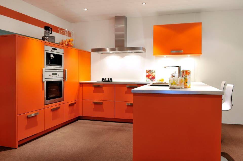 Оранжевая кухня: дизайн кухонного гарнитура и сочетание с интерьером