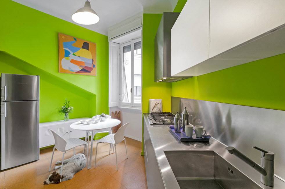 Кухня в зеленом цвете, допустимые сочетания с другими цветами, подбор фурнитуры, штор, обоев, пола