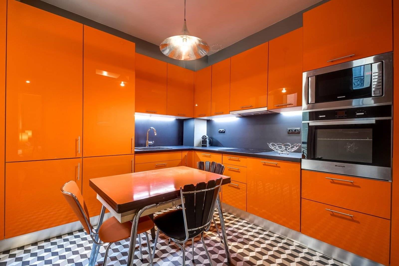 Современная оранжевая кухня - сочетания для стильного интерьера
современная оранжевая кухня - сочетания для стильного интерьера