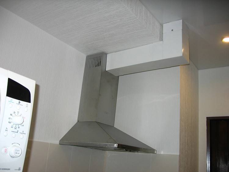 Дизайн кухни с вентиляционным коробом. оформление дизайна кухни