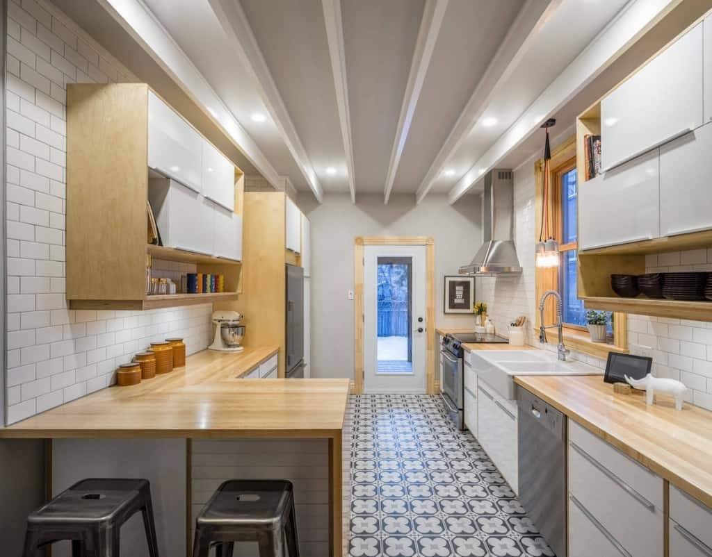 Дизайн узкой кухни в деталях