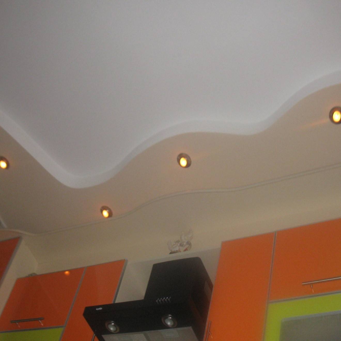Фото двухуровневых потолков на кухне из гипсокартона, идеи, требования, монтаж