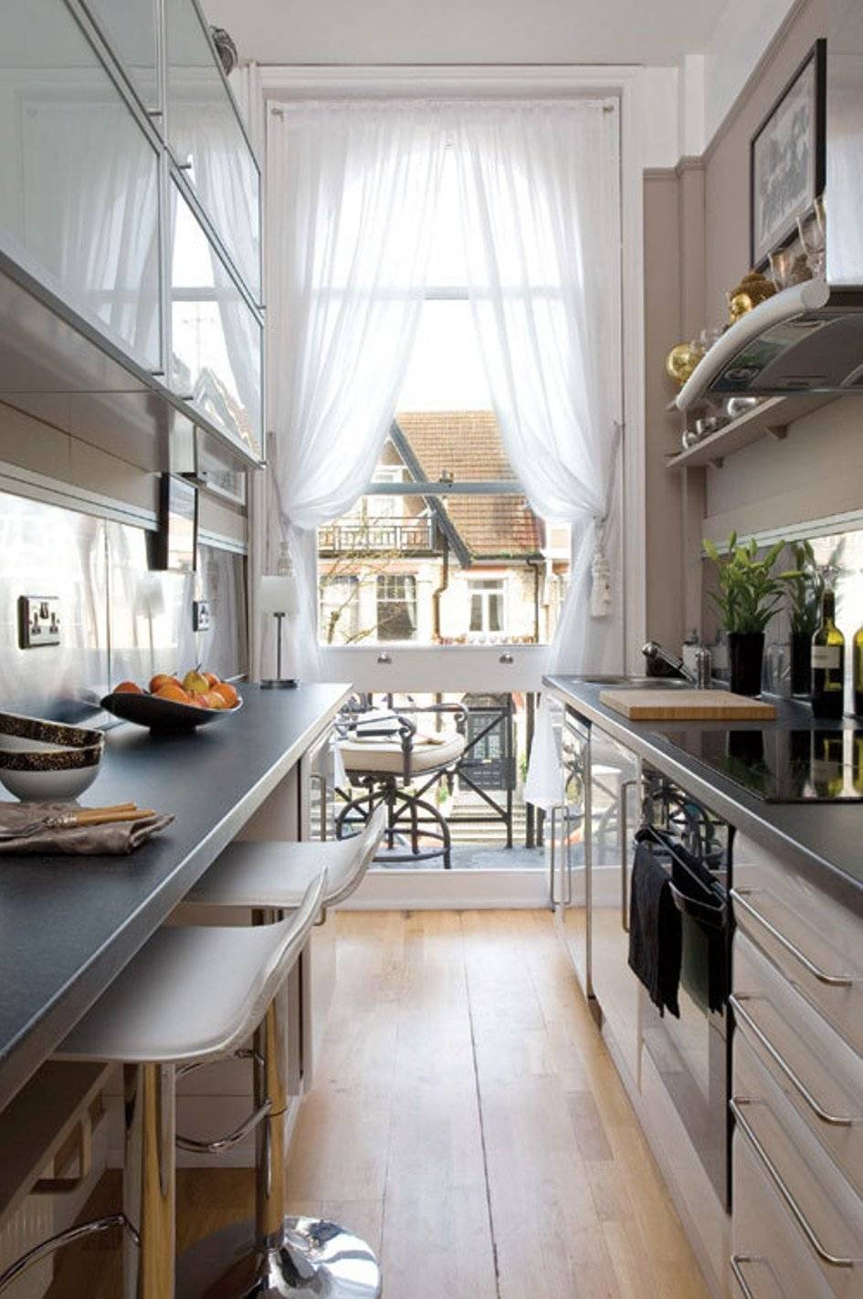 Идеальная обстановка на кухне и правильная планировка узкого длинного помещения